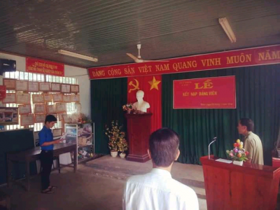 Trao danh sách đoàn viên ưu tú cho cấp ủy Đảng nhân dịp Kỷ niệm 89 năm Ngày thành lập Đảng Cộng sản Việt Nam