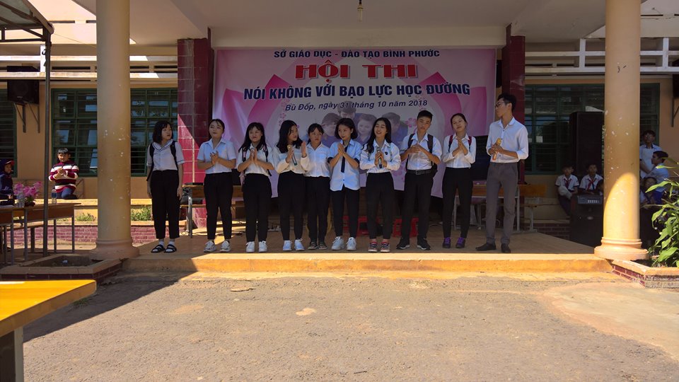 Đoàn viên thanh niên các trường THPT, TTGDTX huyện Bù Đốp tham gia hội thi Nói không với bạo lực học đường