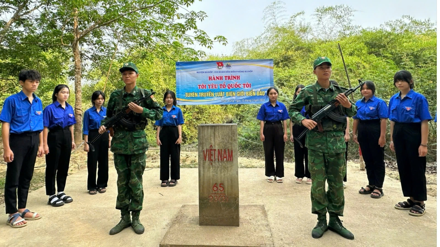 TUỔI TRẺ BÙ ĐỐP TỔ CHỨC "HÀNH TRÌNH TÔI YÊU TỔ QUỐC TÔI" TUYÊN TRUYỀN VỀ LUẬT BIÊN GIỚI, BIỂN ĐẢO CHO THANH, THIẾU NIÊN TRÊN ĐỊA BÀN HUYỆN